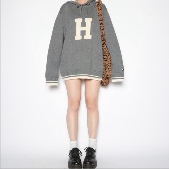 IN SEARCH OF THIS TOMMY HILFIGER SWEATER - Picture 2 of 4